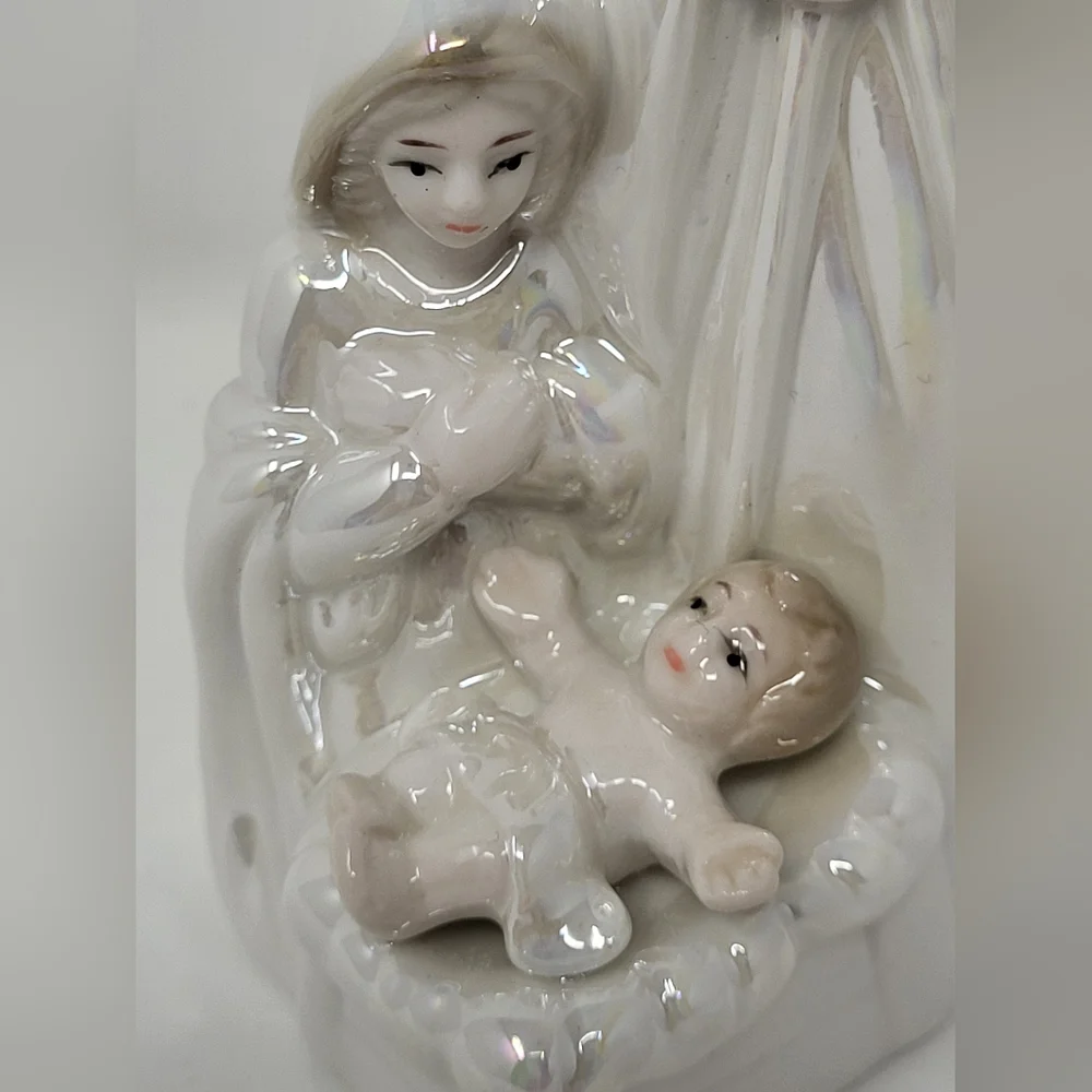 Pier 1 Holy Family Nativity Baby Jesus Mary Joseph Christmas iridescent Figurine